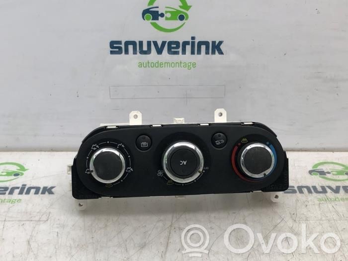Renault Clio IV Ilmastoinnin ohjainlaite 