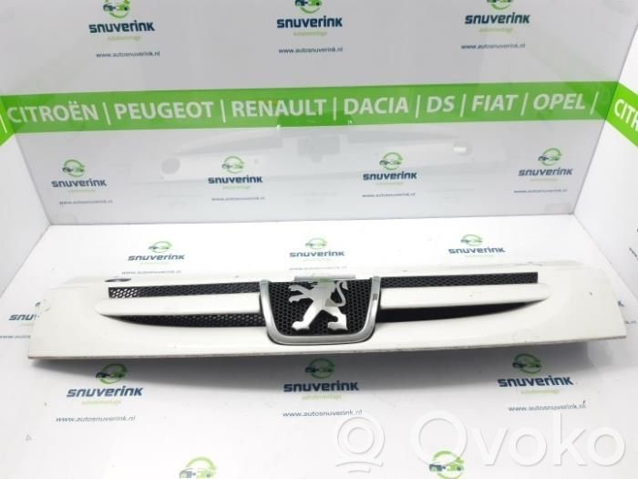 Peugeot Partner Etupuskurin ylempi jäähdytinsäleikkö 
