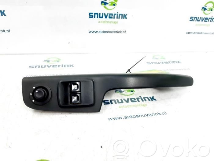 Opel Vivaro Przyciski szyb 
