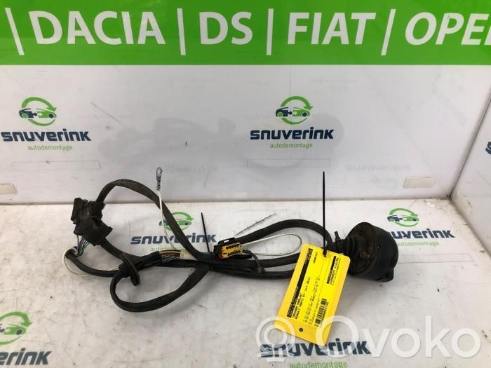 Renault Trafic II (X83) Accessoires de montage de barre de remorquage
