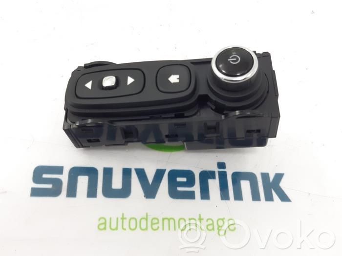 Unidad central de control multimedia   253B08825R