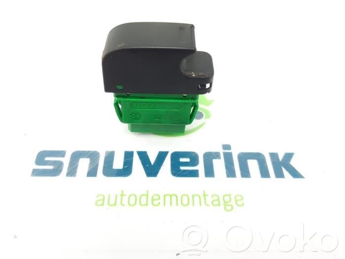 Peugeot 107 Electric window control switch 