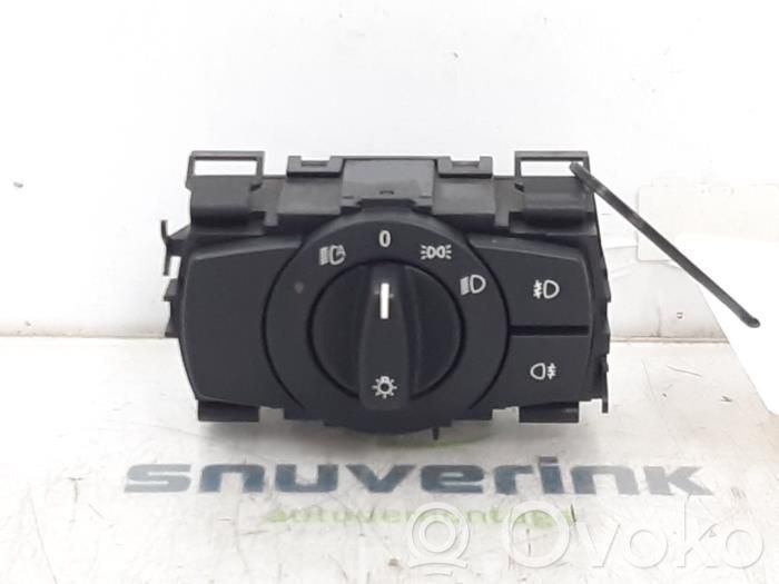 Light switch   693279604