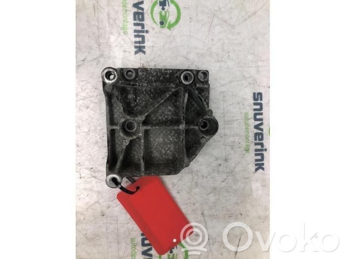 Citroen Berlingo Soporte del alternador 