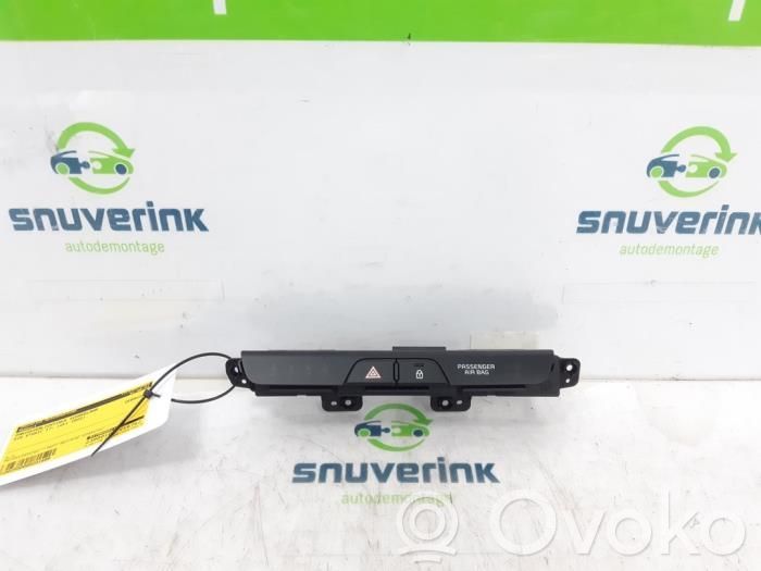 KIA Stonic Botón interruptor de luz de peligro 