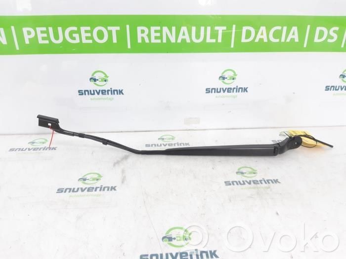Renault Megane E-Tech Front wiper blade arm 