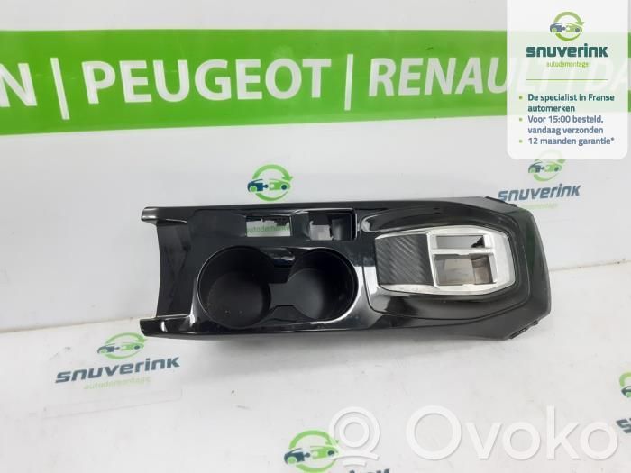 Peugeot 2008 II Consolă centrală 