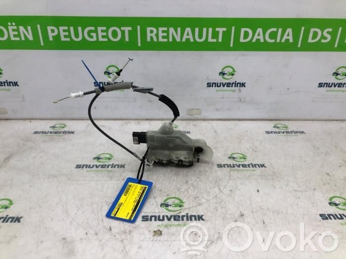 Peugeot 208 II Zamek drzwi przednich 