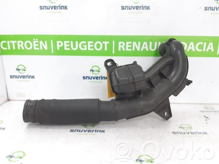 Renault Trafic III (X82) Rura / Wąż dolotowy powietrza 