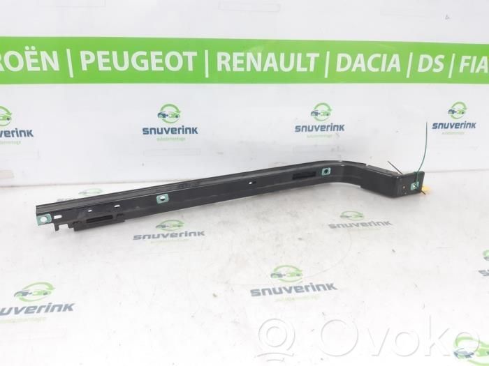 Renault Kangoo III Guía inferior de puerta corredera 