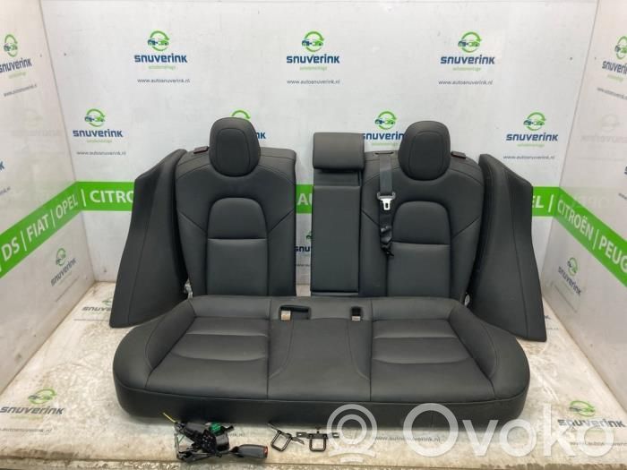 Tesla Model 3 Takaistuin 
