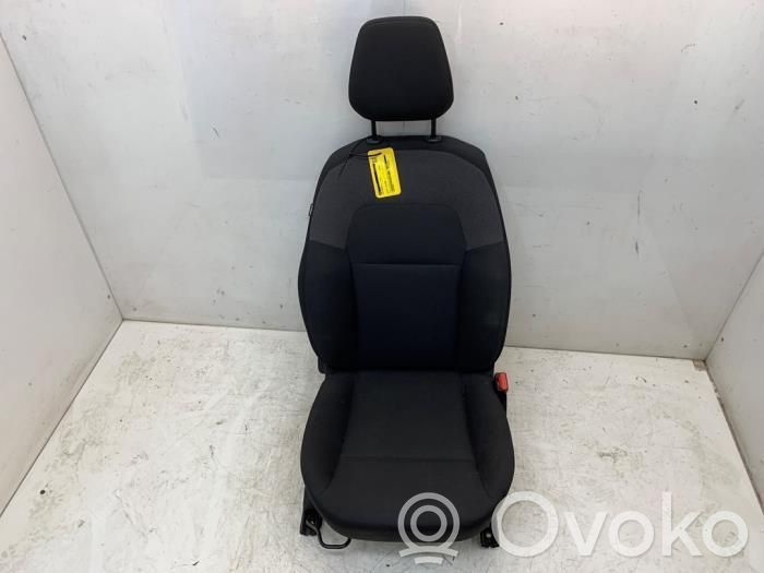 Dacia Sandero III Etumatkustajan istuin 
