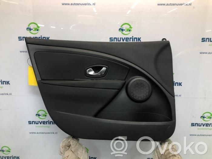 Renault Megane III Etuoven verhoilu 