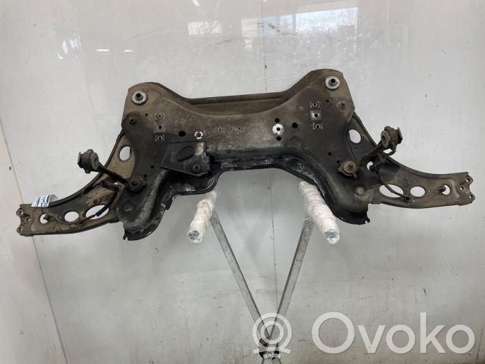 Opel Vivaro Priekinis traversas 