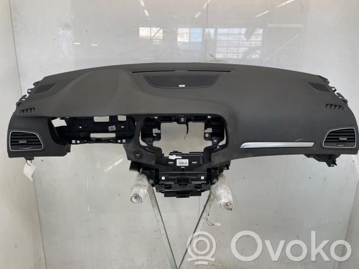 Renault Megane IV Armaturenbrett Cockpit 