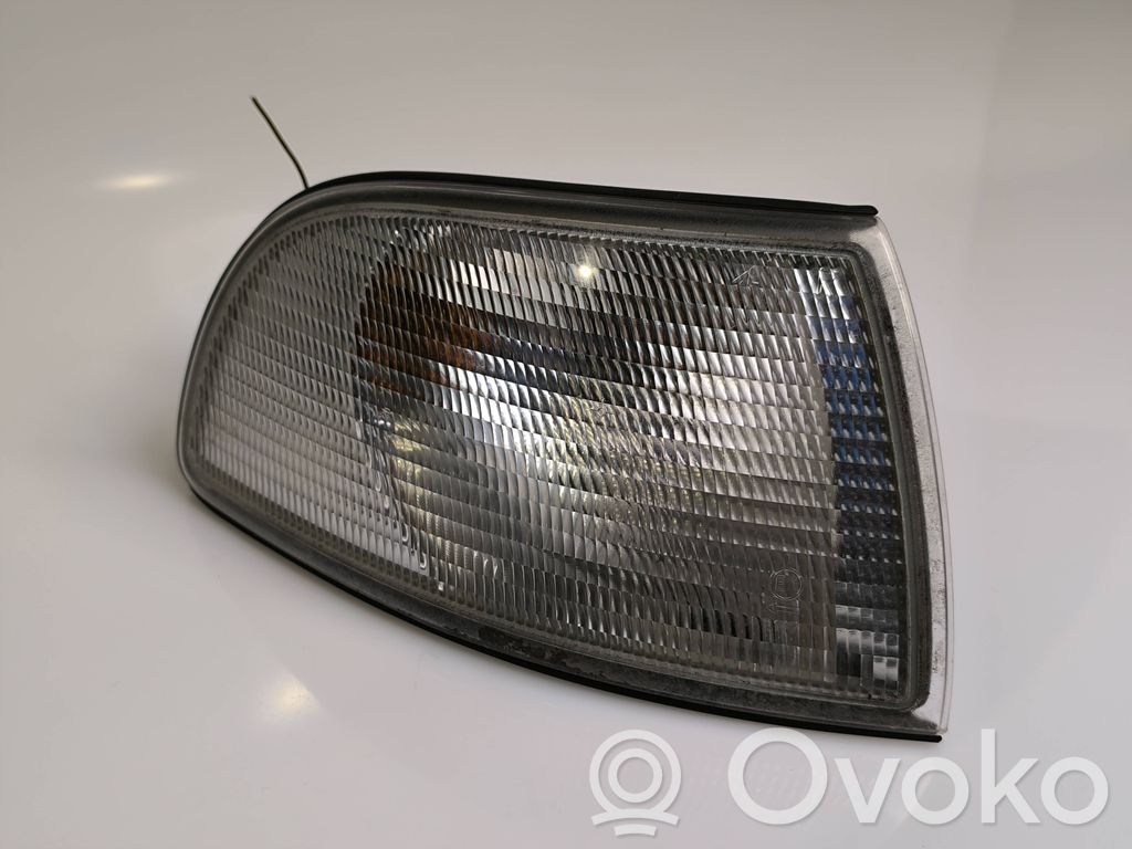Audi A8 S8 D2 4D Kierunkowskaz przedni 