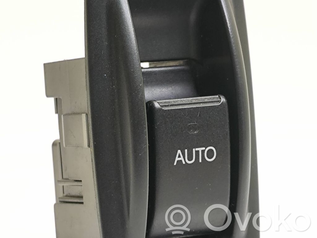 Toyota Corolla Verso E121 Electric window control switch 