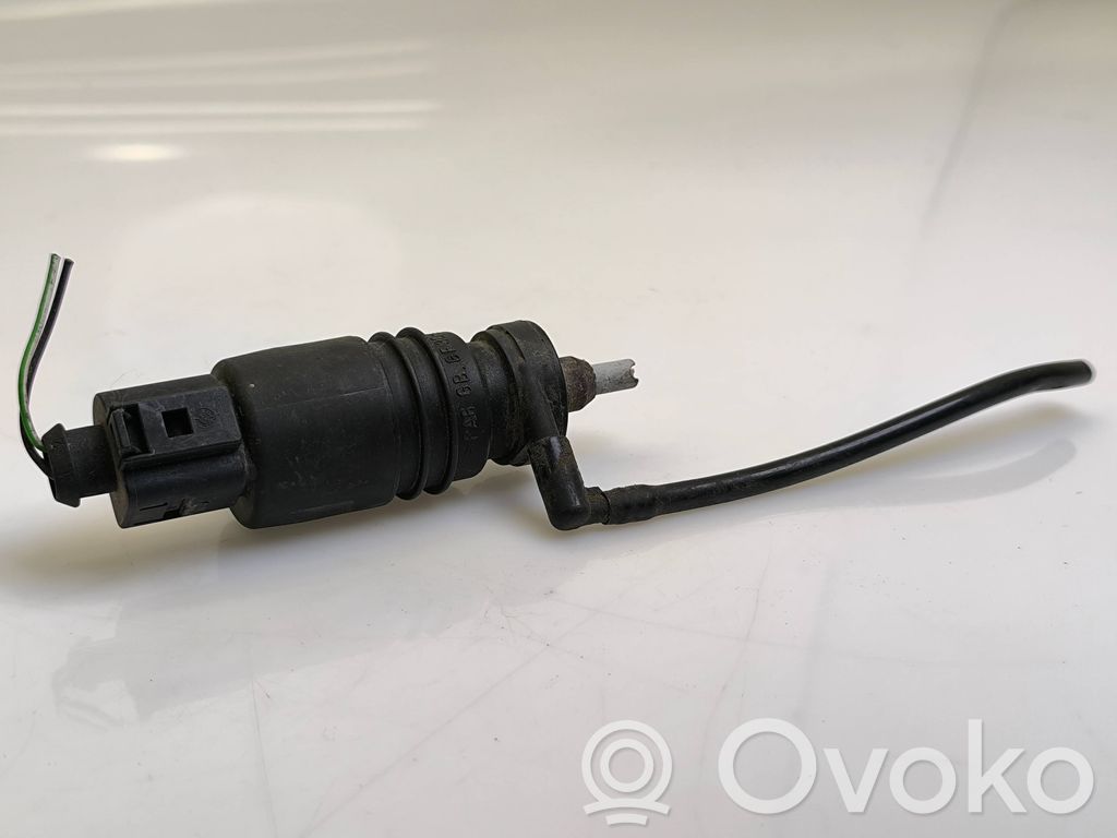 Audi A4 S4 B5 8D Pompa spryskiwacza szyby przedniej / czołowej 