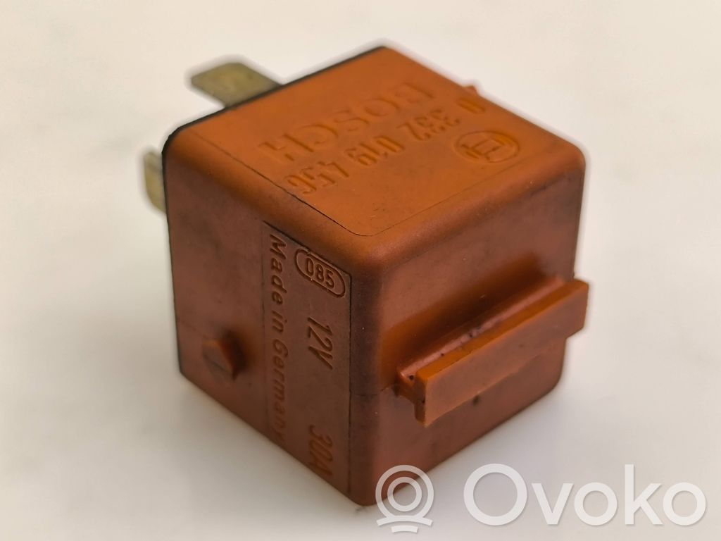 Otros relés   1378238,0332019456,12V30A,8587,8630