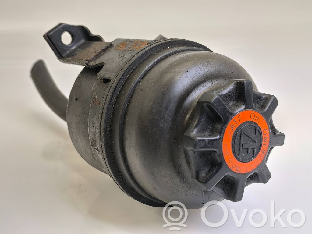 BMW 1 E81 E87 Ohjaustehostimen nestesäiliö 