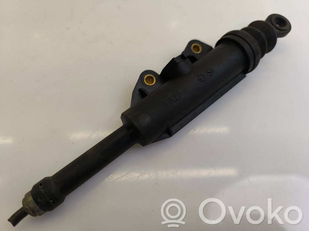 BMW 5 E34 Cilindro maestro de embrague 