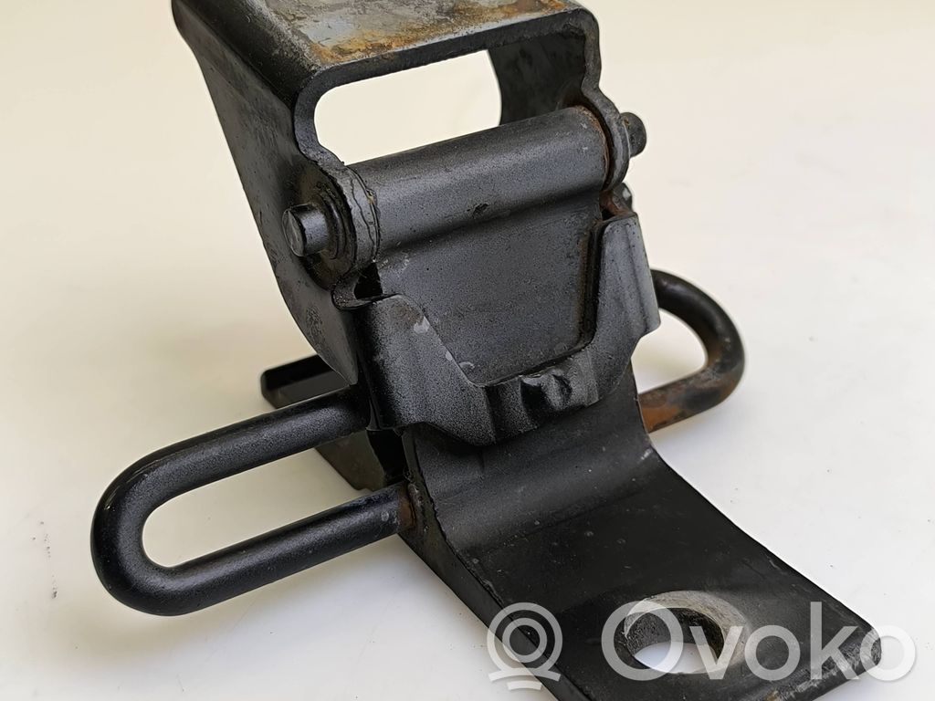 Front door lower hinge   4D0831411