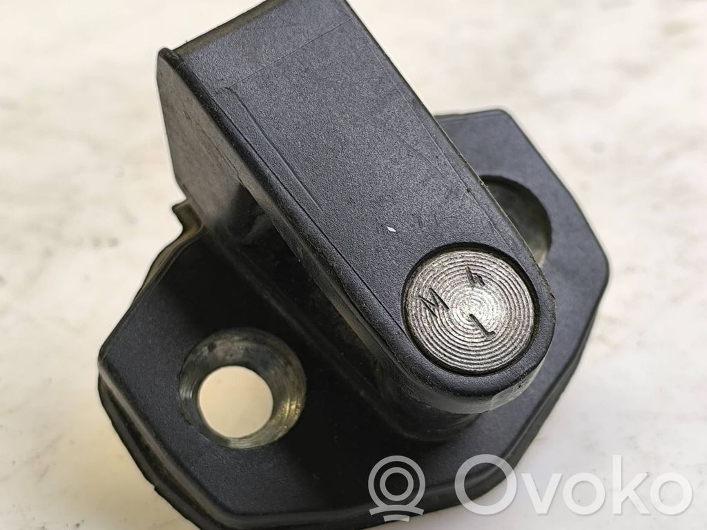 BMW 5 E39 Front door lock loop/hook striker 