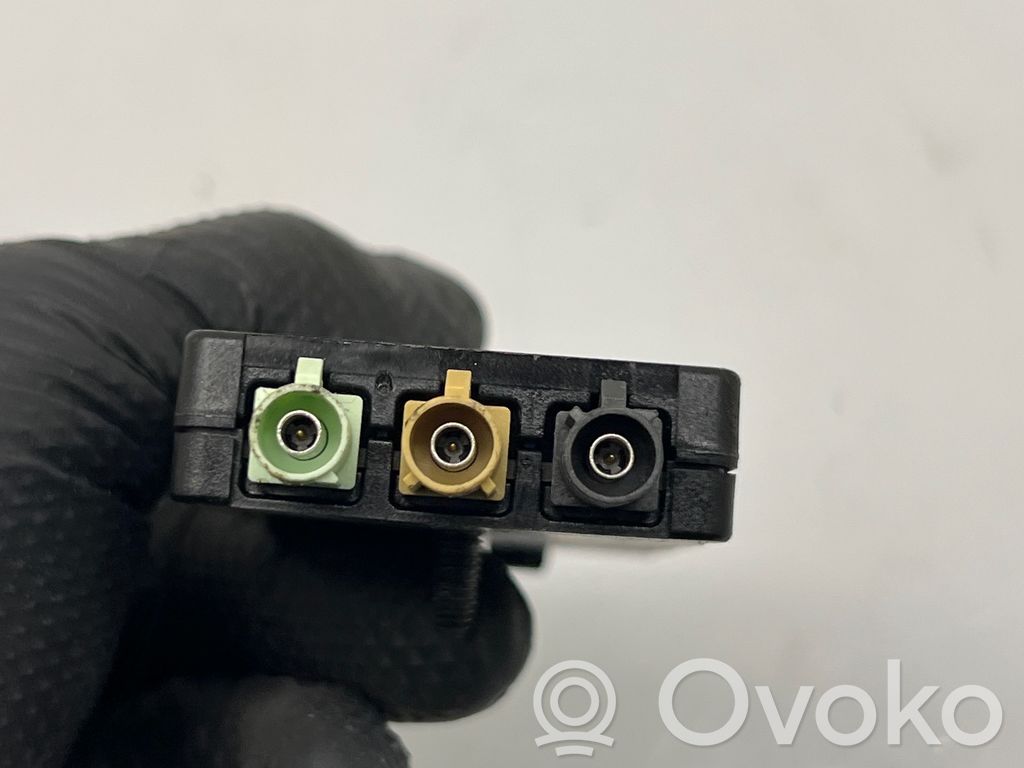 BMW X1 U11 Antenos stiprintuvas 