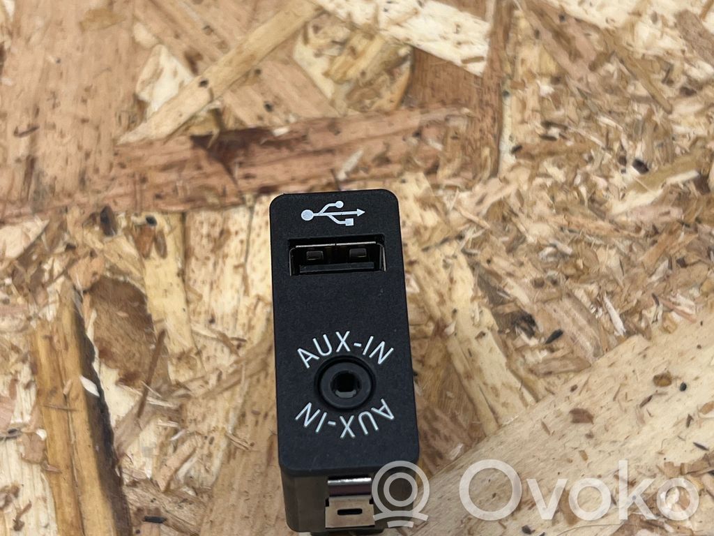 BMW 5 F10 F11 USB socket connector 