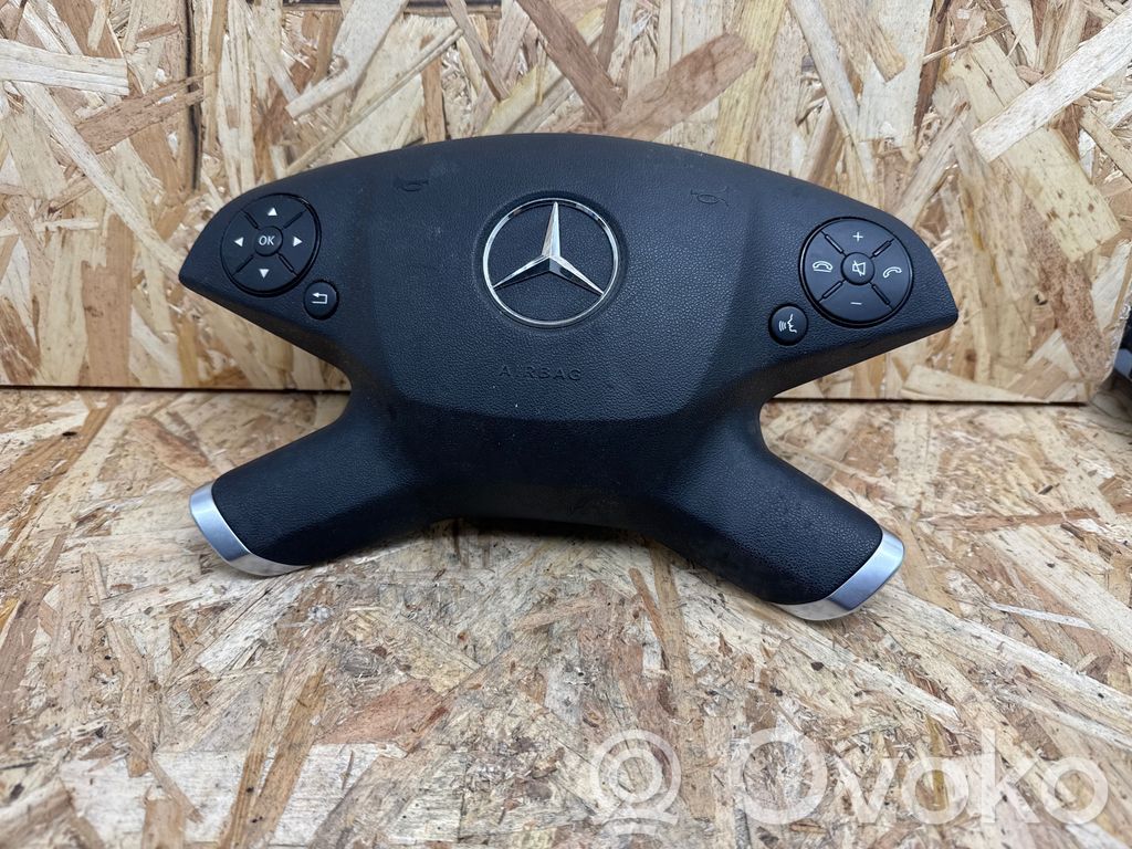 Mercedes-Benz E W212 Vairo oro pagalvė 