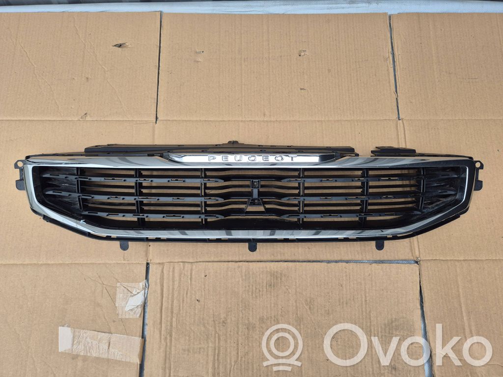 Peugeot 508 Grilă față 
