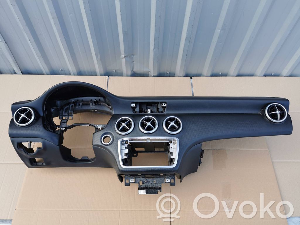 Mercedes-Benz A W176 Deska rozdzielcza 