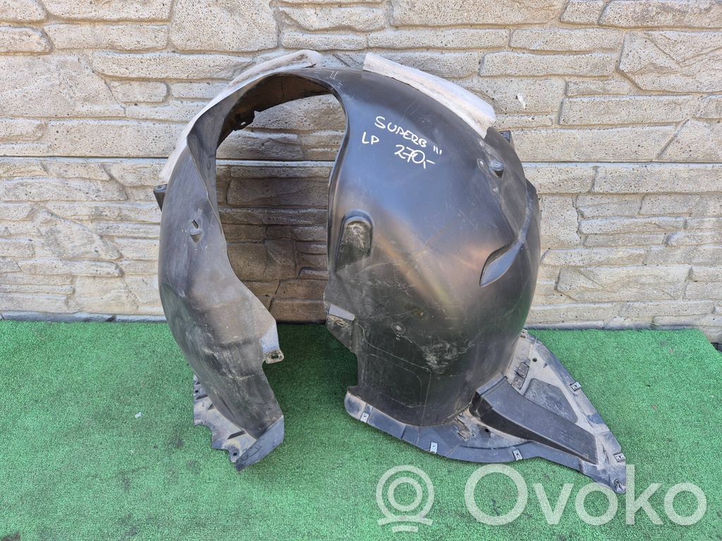 Skoda Superb B8 (3V) Rivestimento paraspruzzi passaruota anteriore 