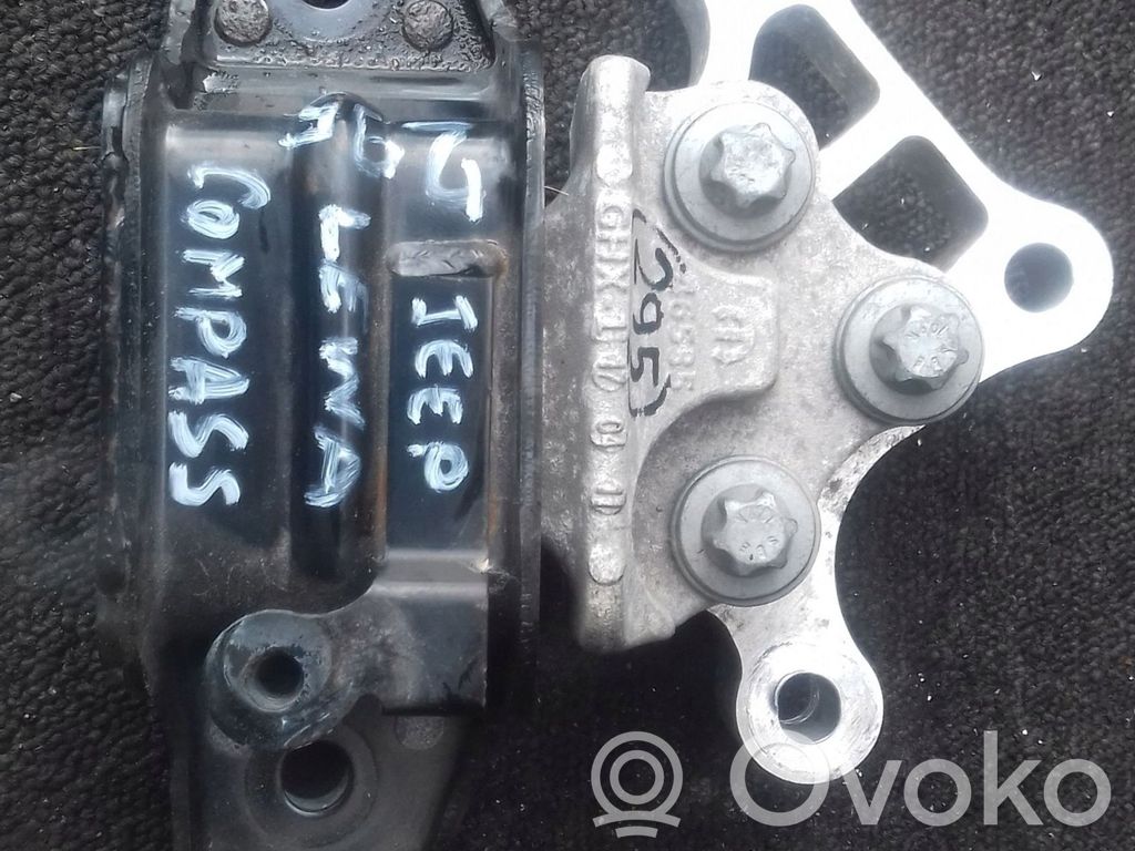 Jeep Compass Engine mounting bracket 