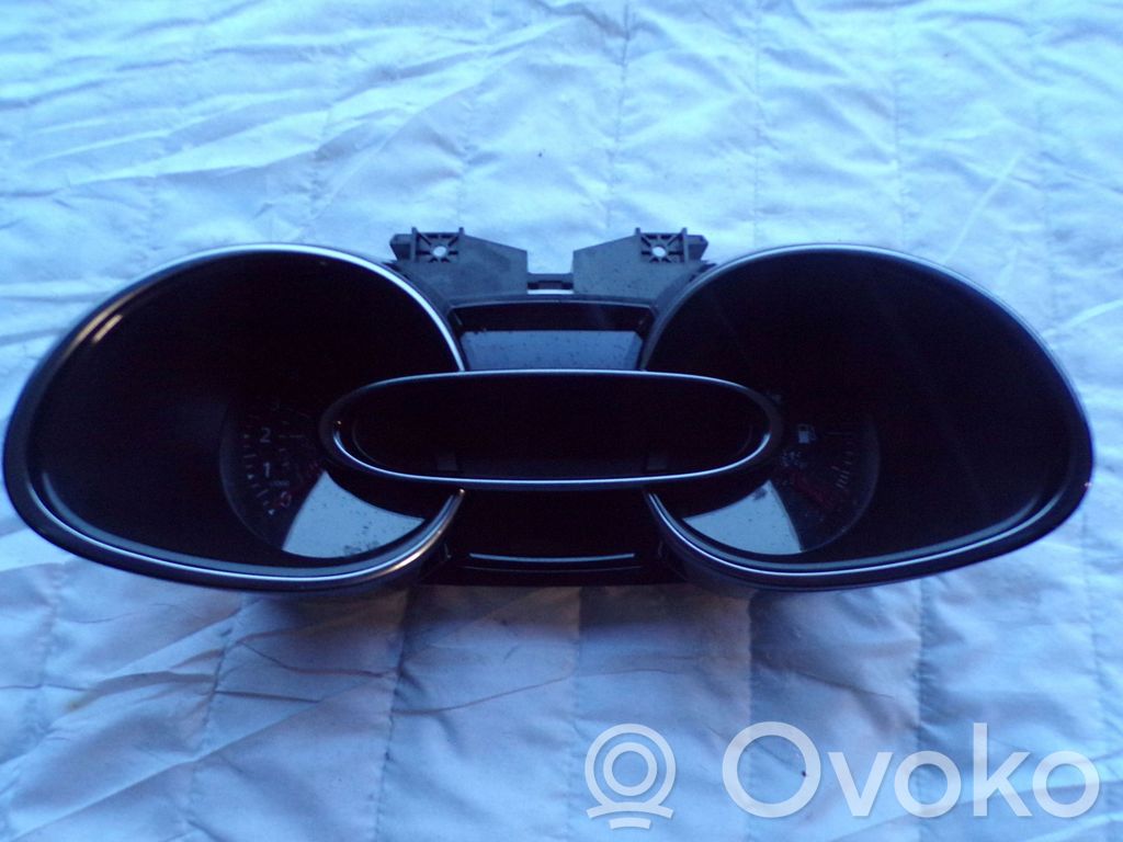 Renault Clio IV Speedometer (instrument cluster) 
