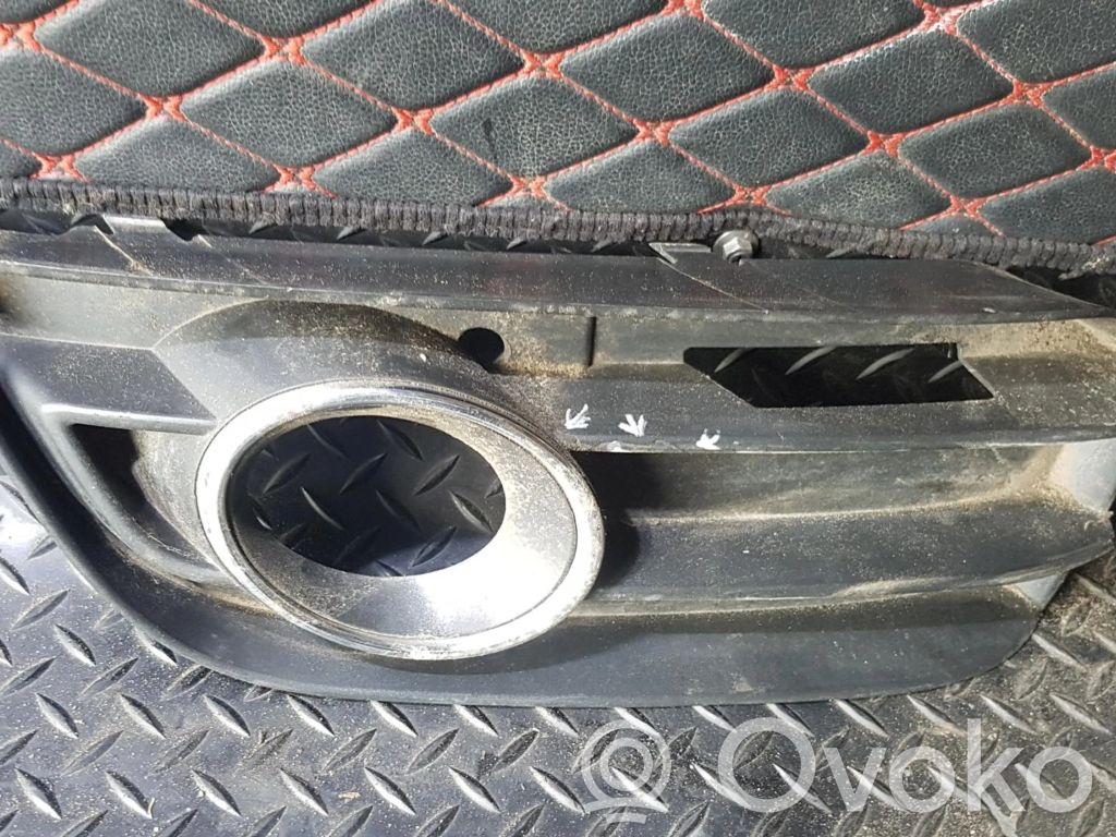 Audi A1 Moldura/rejilla de la luz antiniebla delantera 