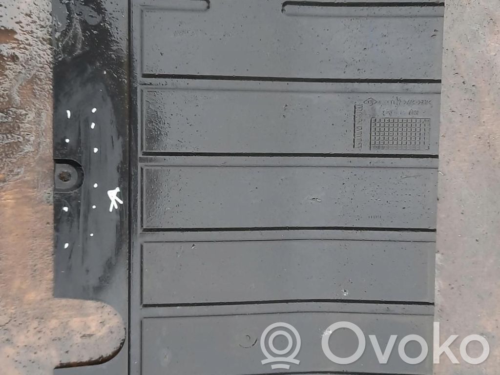 Renault Clio IV Engine splash shield/under tray 