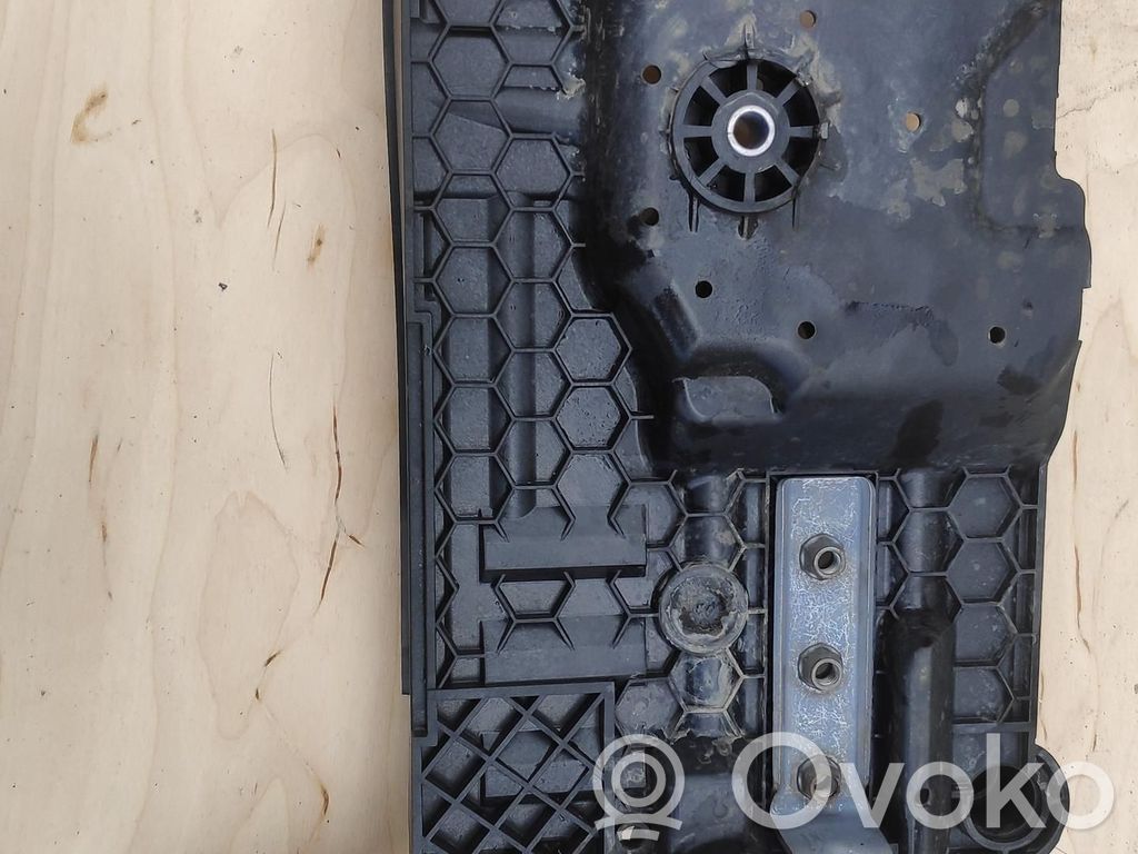 Volkswagen Golf VIII Akumuliatoriaus dėžė 