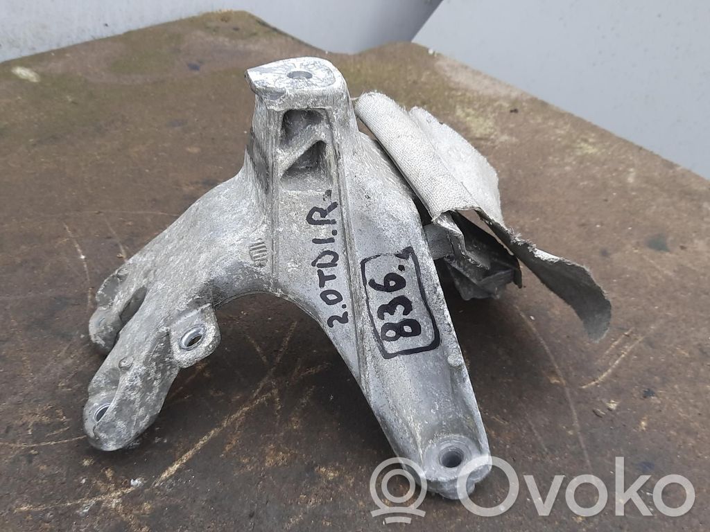 Audi A4 Allroad B8 Engine mount bracket 