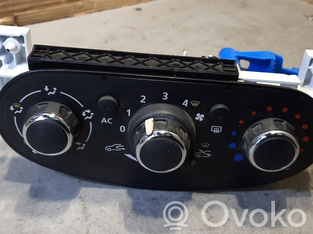 Dacia Duster Climate control unit 