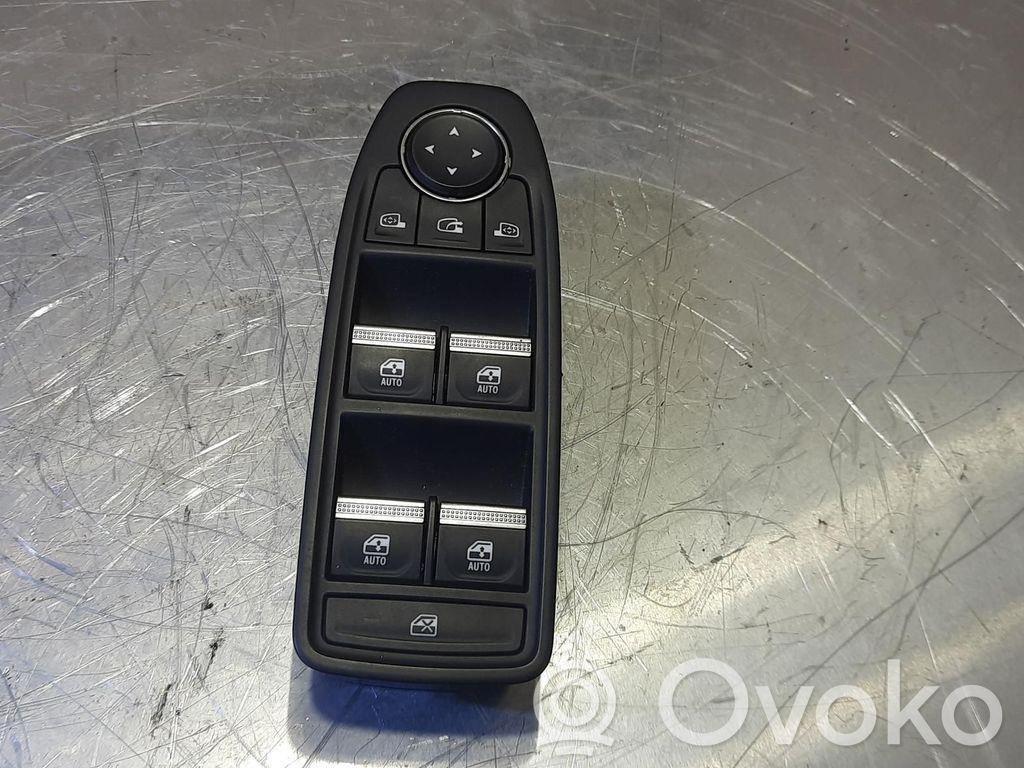 Renault Megane E-Tech Quarter vent window switch 
