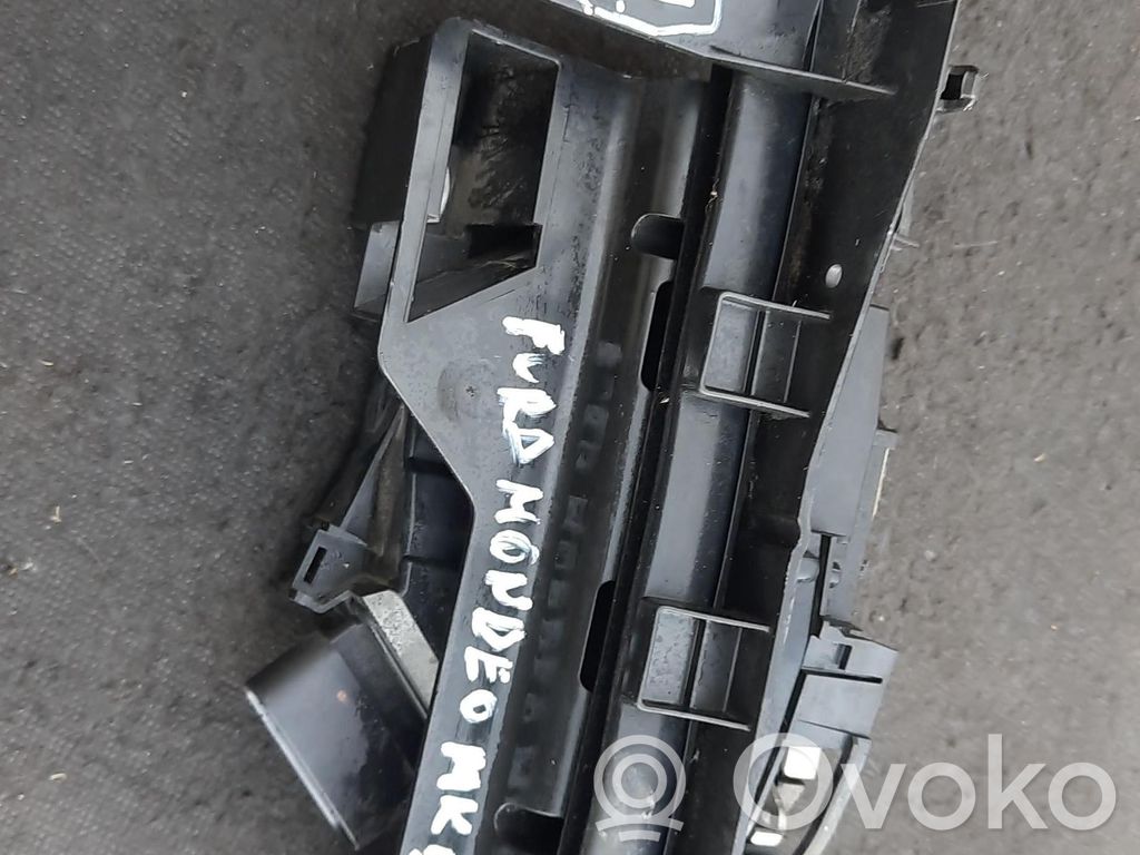 Ford Mondeo MK V Priekšpusē slēdzene 