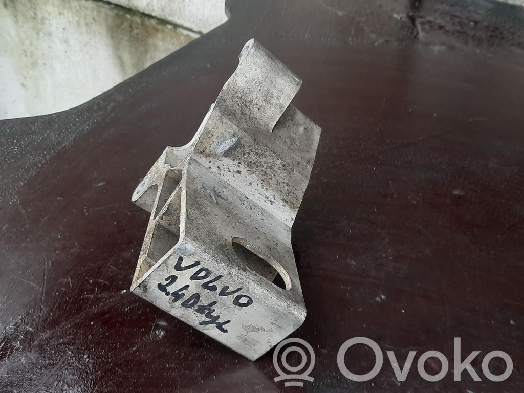 Volvo XC90 Engine mounting bracket 