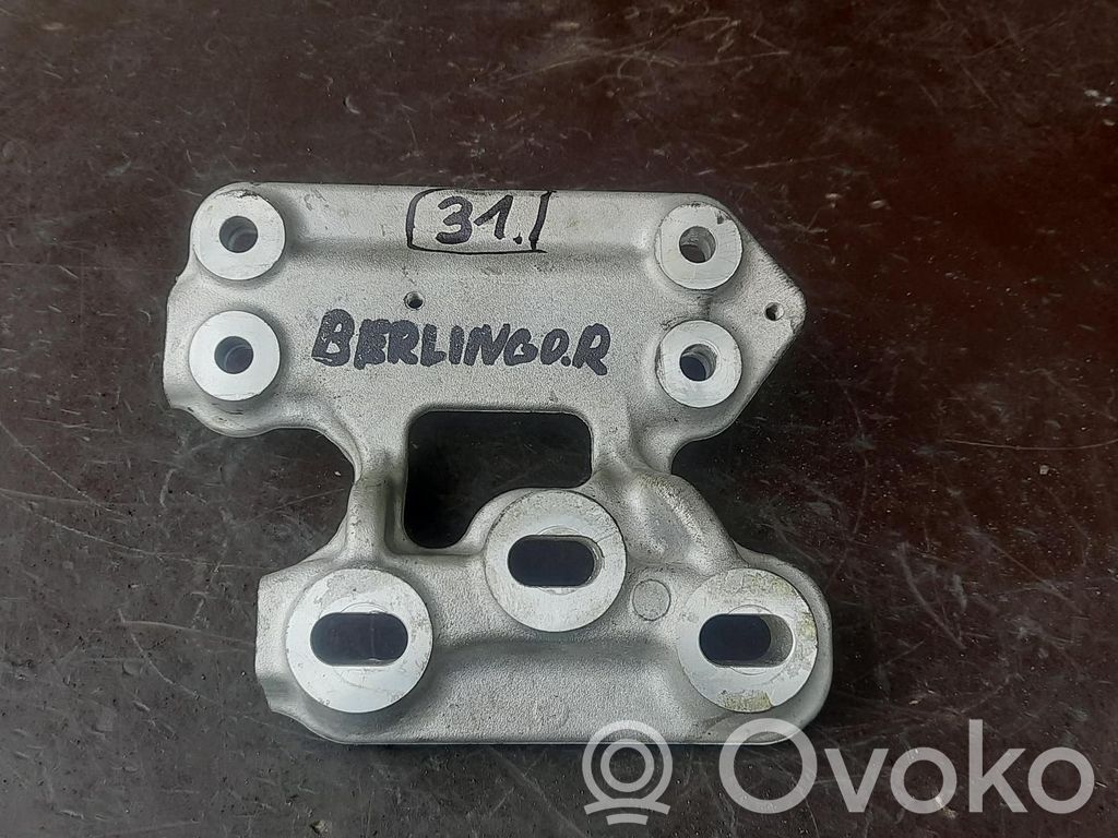 Citroen Berlingo Engine mounting bracket 