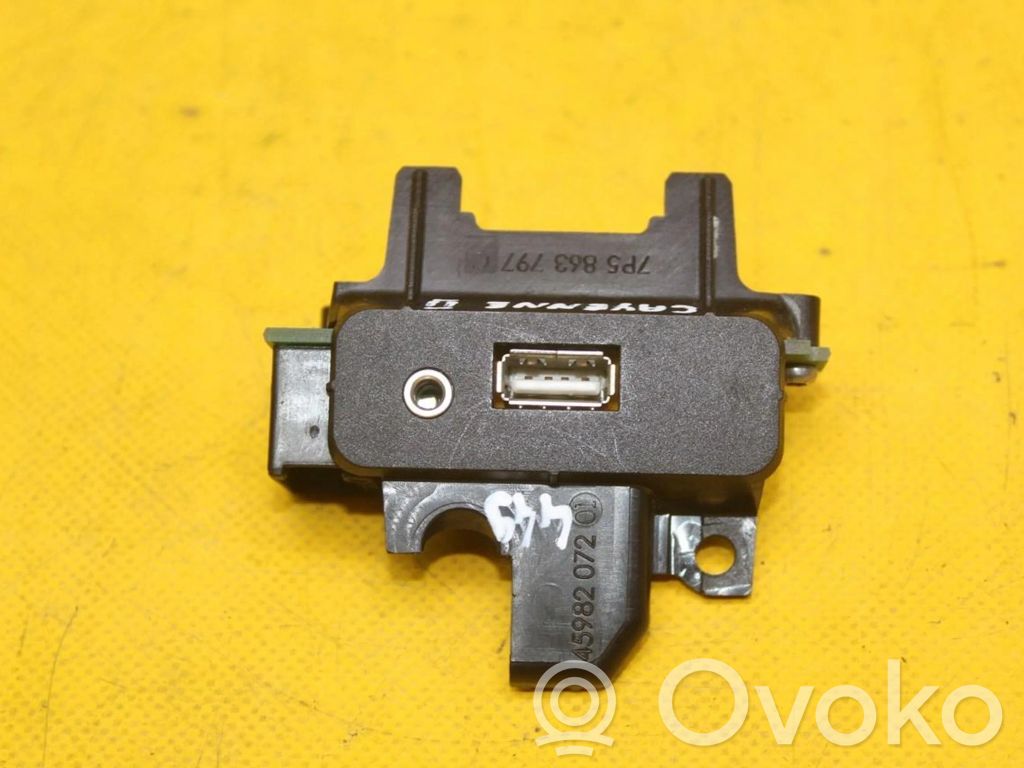 Enchufe conector USB   7P5863797C