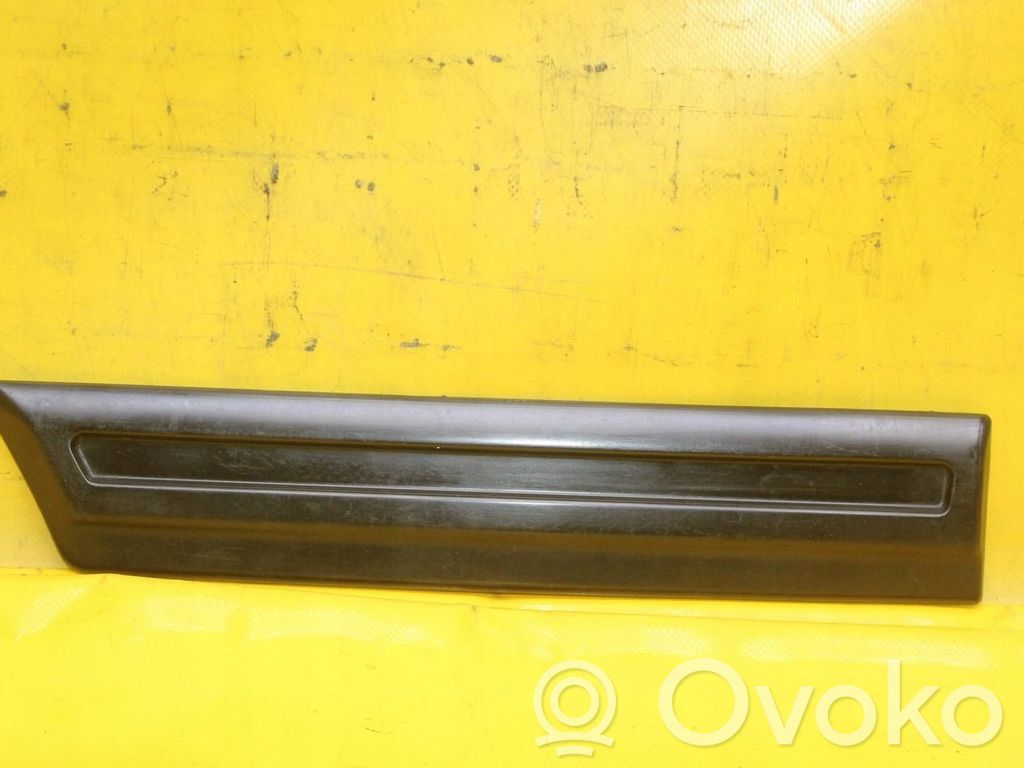 Land Rover Discovery Apdaila sparno (moldingas) 