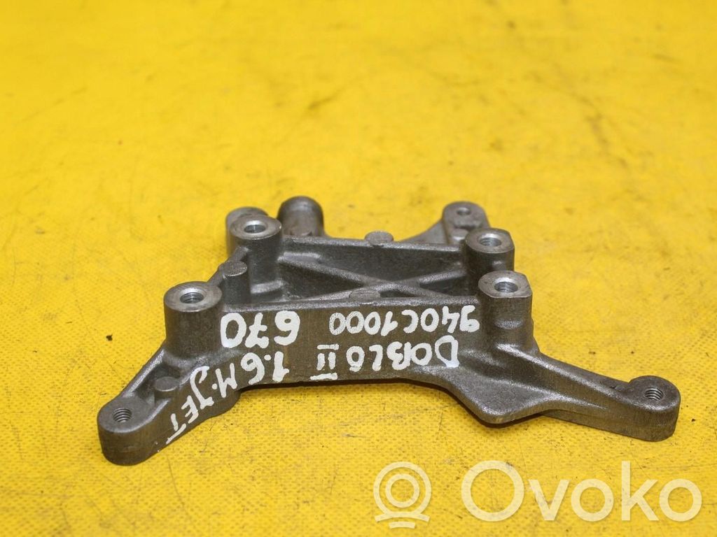 Engine mounting bracket   55263024