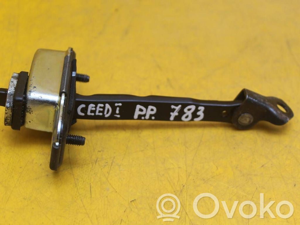 KIA Ceed Etuoven pidätin 