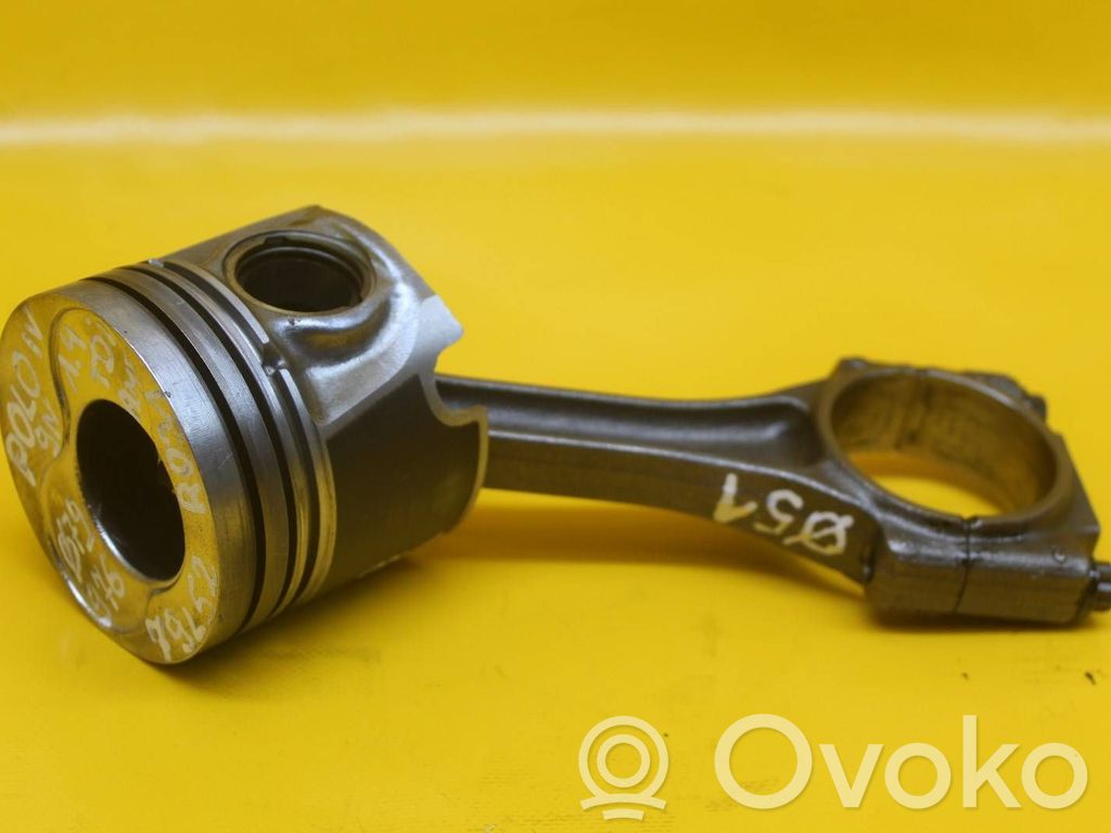 Volkswagen Polo IV 9N3 Поршень с шатуном 