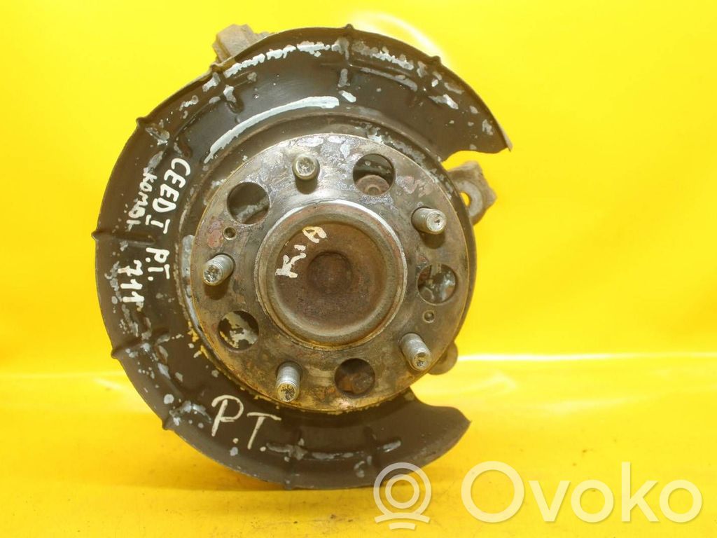 KIA Ceed Cubo de rueda trasera 